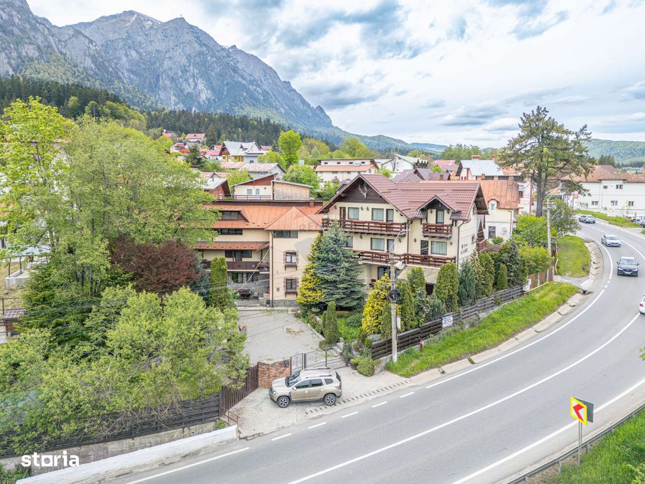 Proprietate deosebită de vânzare în Bușteni - Pensiune + Duplex - Imagine principală: 2/20