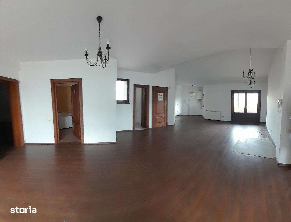 Piata Muncii-Decebal, vila 400mp /12 camere, curte 200mp - Imagine principală: 1/17