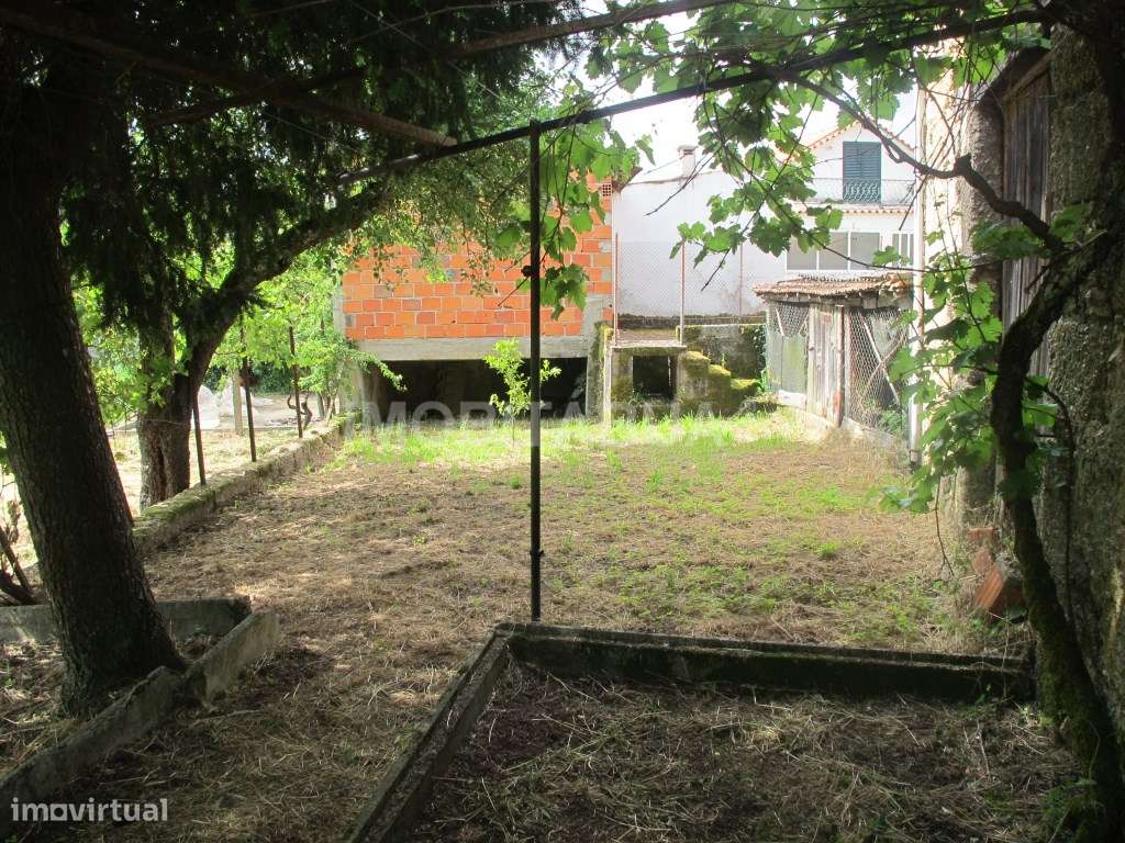 Moradia tradicional com 4 quartos com um grande jardim, pátio, área...-21