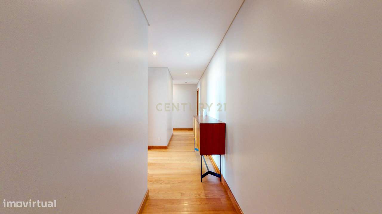 Apartamento T4 no Infantado de excelência, conforto e vista sobre a le-19
