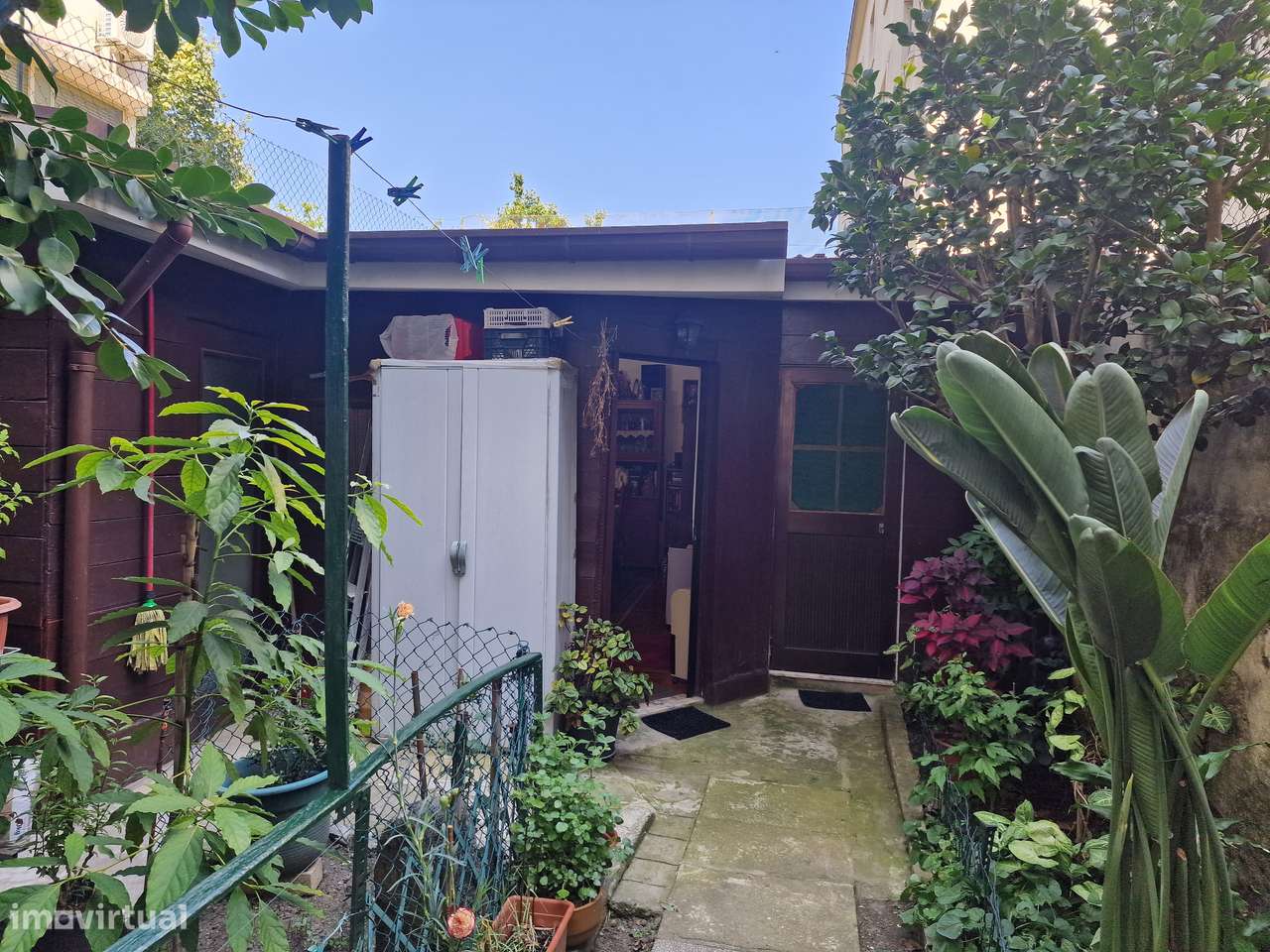 Excelente imóvel c/ terraço, jardim + anexo c/ 2 divisões - Metro Rubi-20