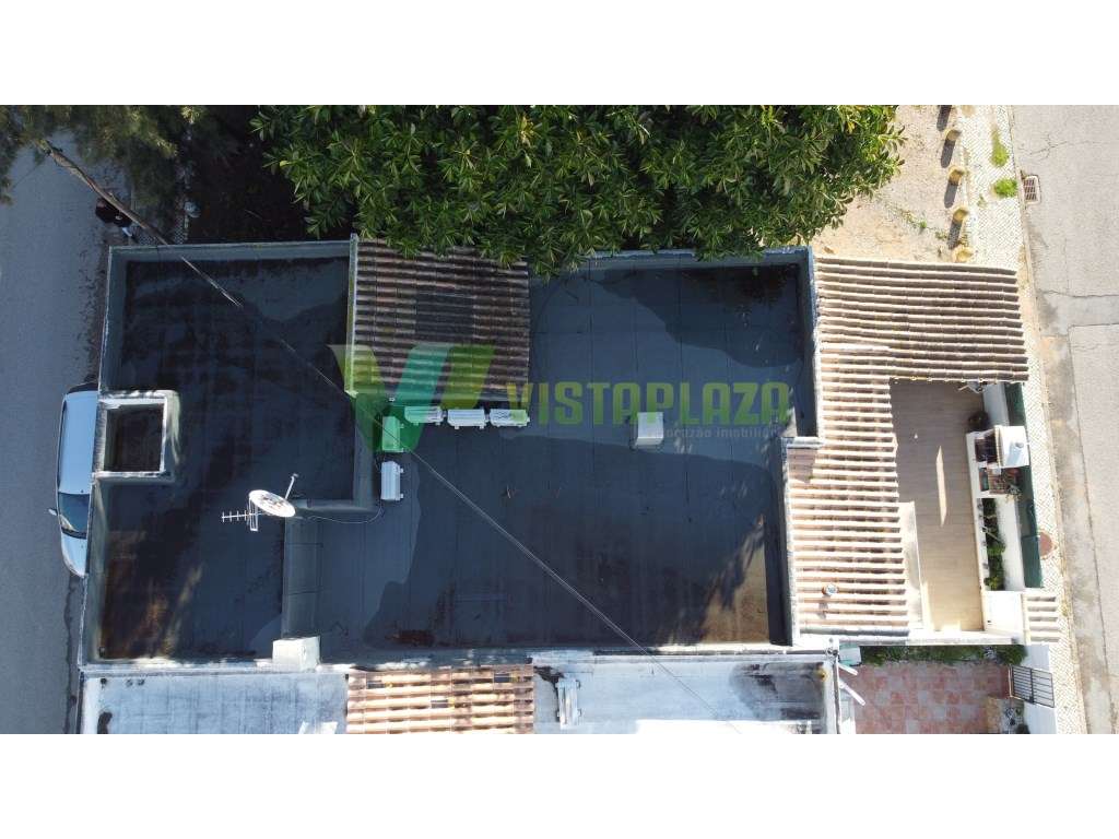 Casa térrea com 4 quartos situada na Bemposta, Portimão-24