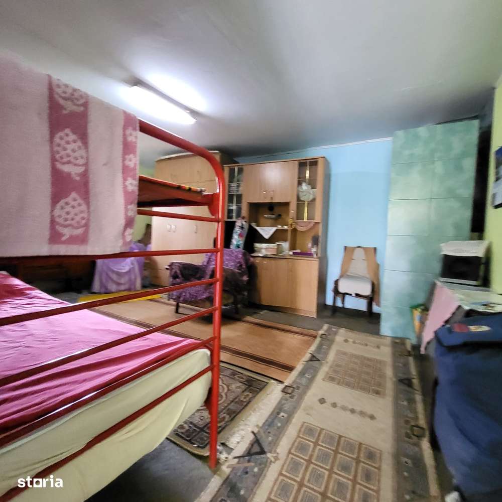 Casă cu 3 camere în Onești-6