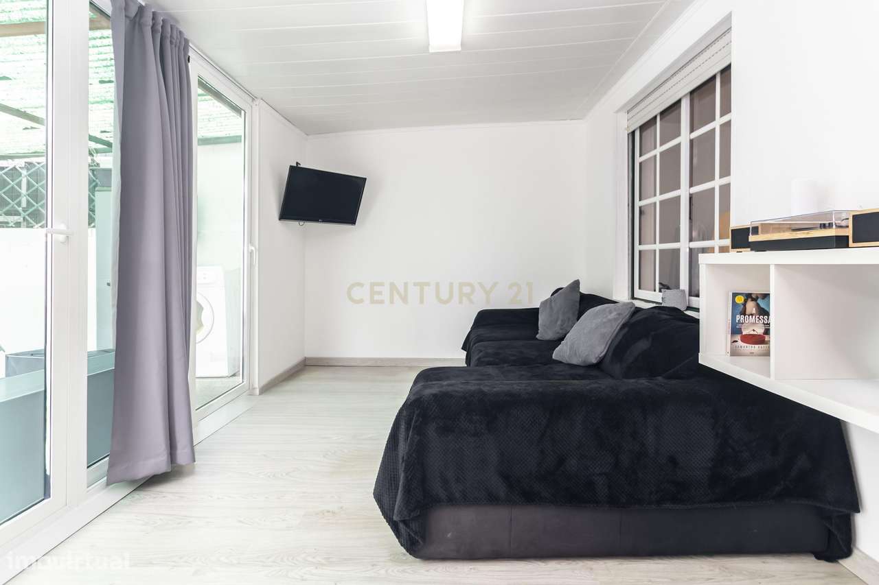 Apartamento T2 totalmente remodelado, localizado no Pinhal Novo,-21