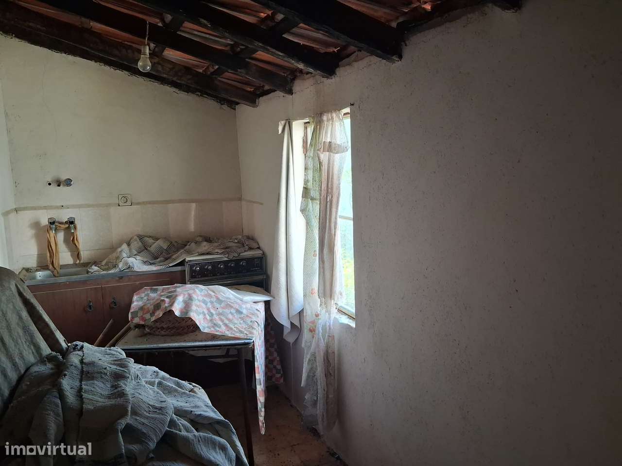 Casa de Aldeia, tipologia T2 + Sótão para recuperação total-6