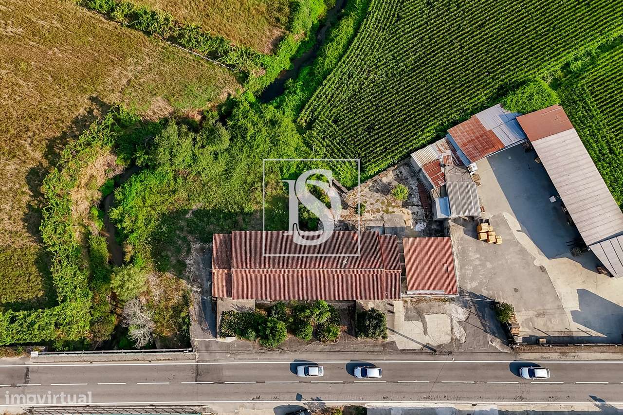 Moradia T4 c/ 376 m², jardim e riacho-42