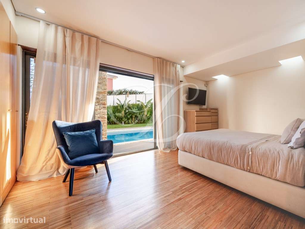 Moradia T4+1 com piscina, jardim relvado e área de barbecue | Cascais-46