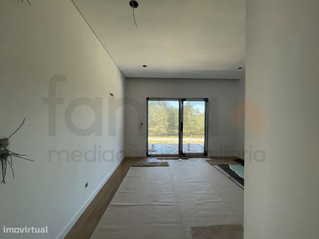 Moradia T3 com jardim e piscina em zona residencial tranquila-37