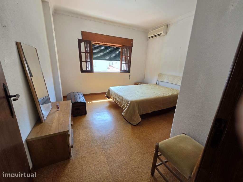 Moradia T5 com Garagem e Jardim | Centro de Elvas-17