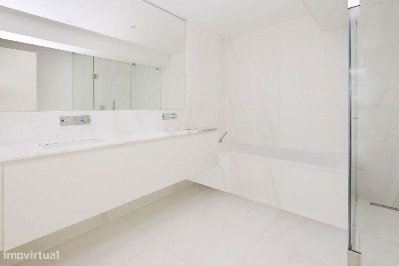 Apartamento T3 com 177m2 no edifício Varino 04-9