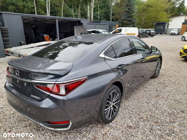 Lexus ES 300h Business Edition - 3