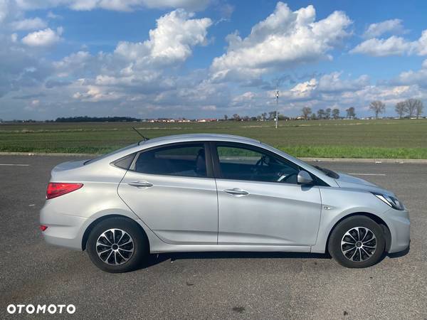 Hyundai Elantra 1.6 CRDi BlueDrive Premium DCT - 3