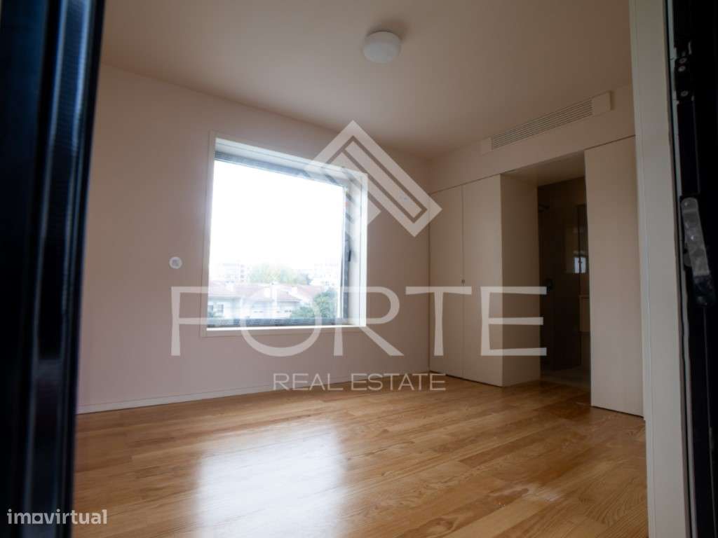 T3 com Piscina em Plena Cidade de São João da Madeira-11