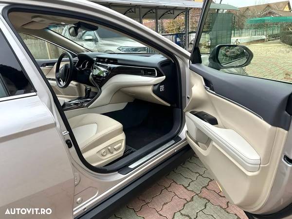 Toyota Camry 2.5 Hybrid Exclusive - 2