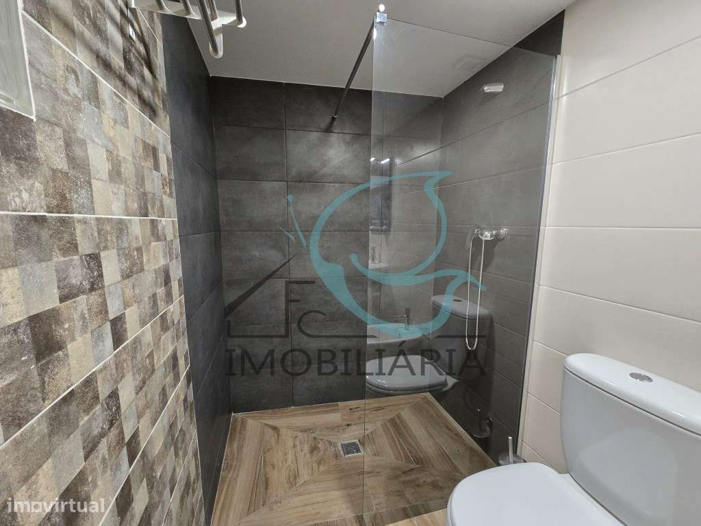 EXCLUSIVO - Excelente moradia de 2 pisos, com licença AL-34