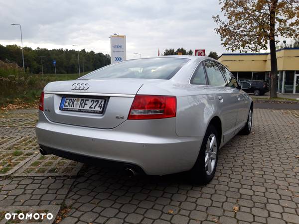 Audi A6 2.4 - 4