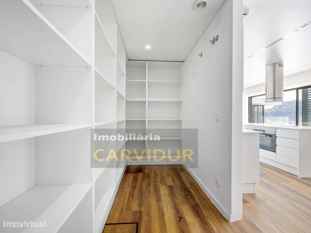 Moradia T5 de Luxo com Piscina Infinita ,Campo de Padel e Elevador ...-7