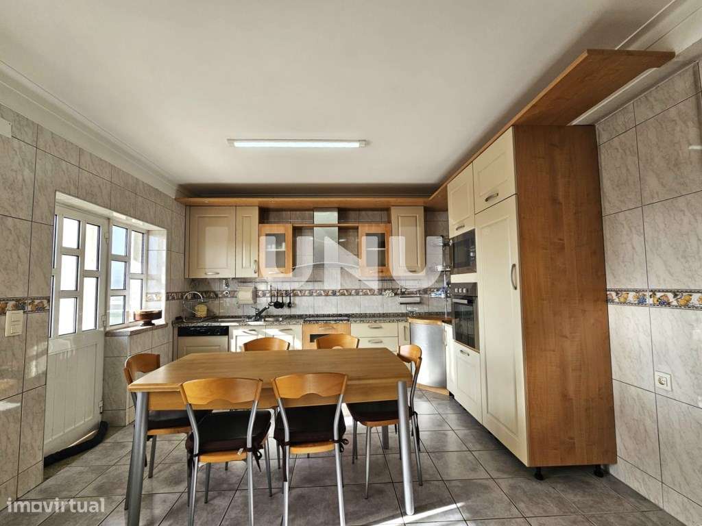 Moradia em Banda T5 - A 5 Minutos do Centro da Cidade de Viseu-10