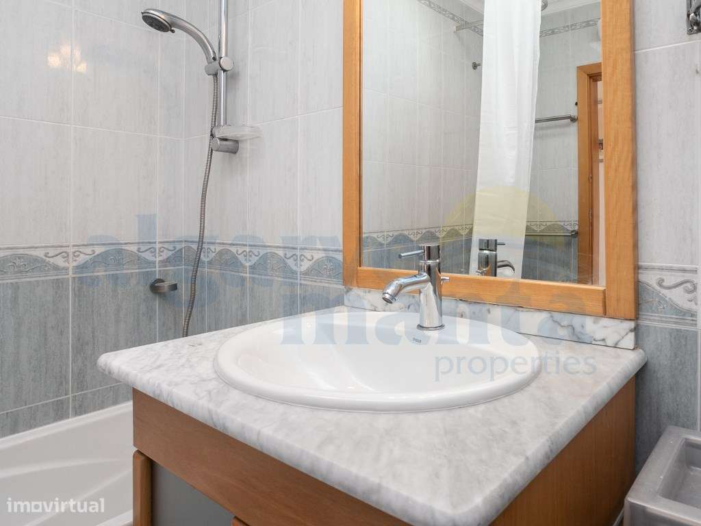 Moradia T5 com Jardim e Piscina + Lote Urbano para construção - Cas...-31