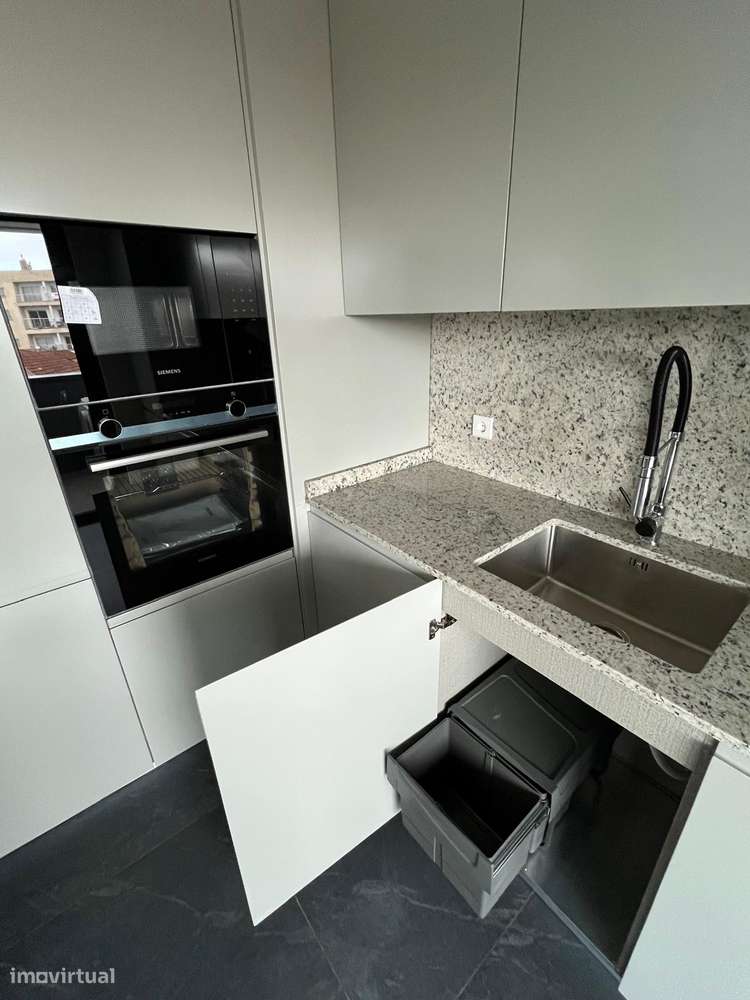 T2 Fabuloso Gaia Av.  República Metro S.  Ovídio Lugar  Garagem  Duplo-7