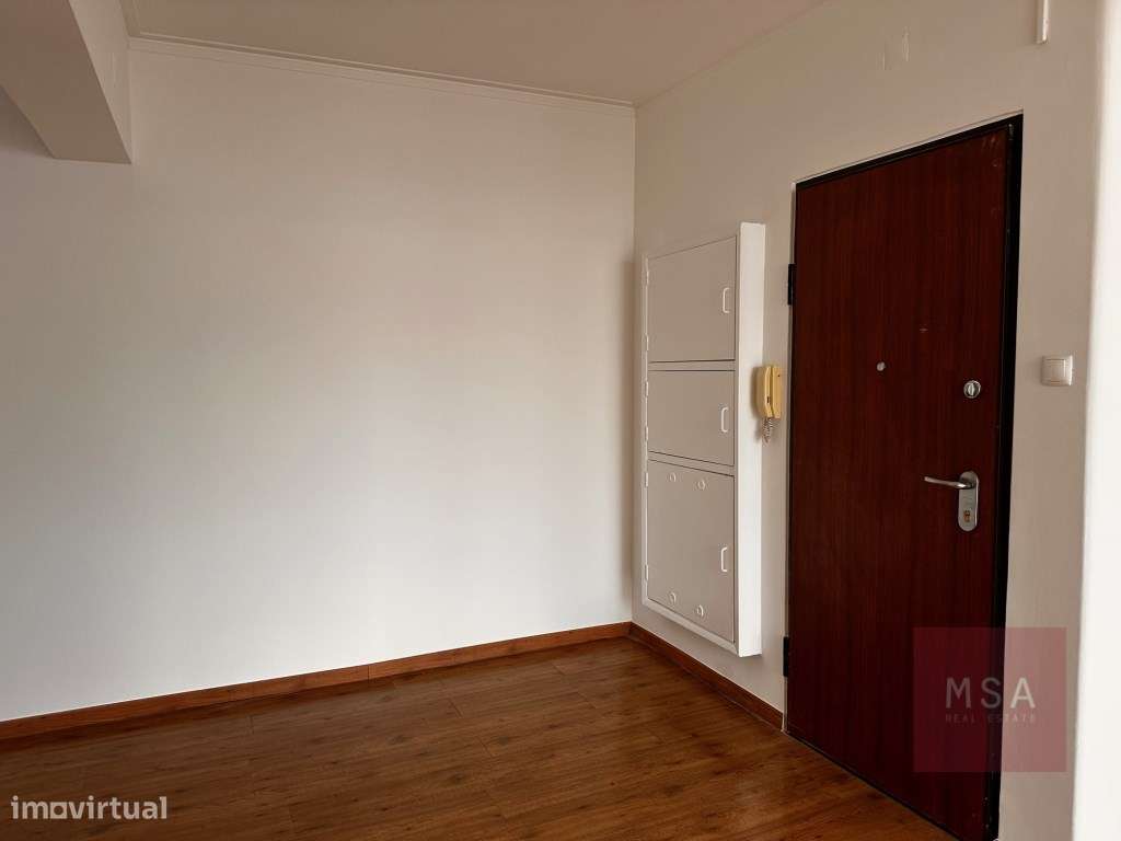 Apartamento T1+1 em Benfica com 70m2-7
