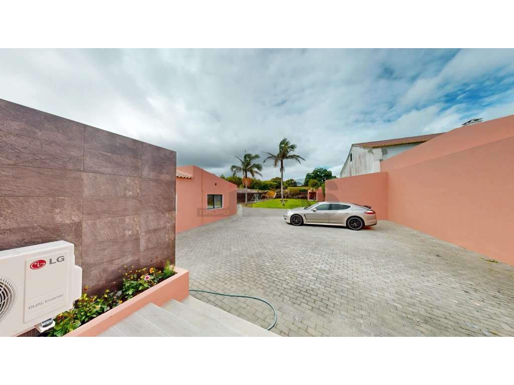 Moradia V4 com Apartamento T1 Anexo, Totalmente Remodelada - Centro...-48