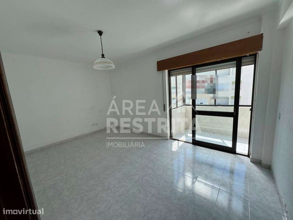 Apartamento T2 no Estádio da Medideira, Amora-1