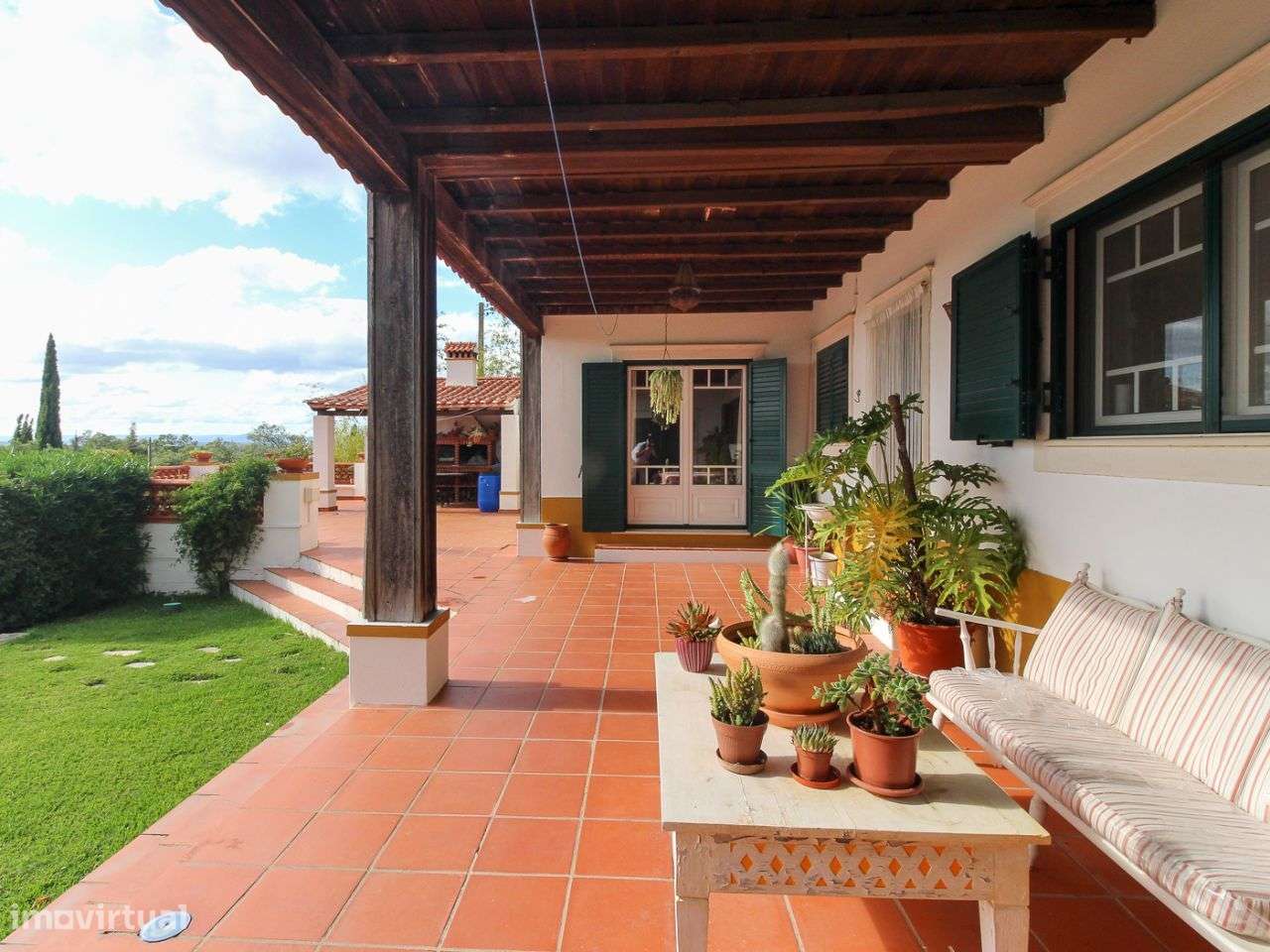 Moradia de 4 quartos com piscina e garagem - Grande imagem: 4/48