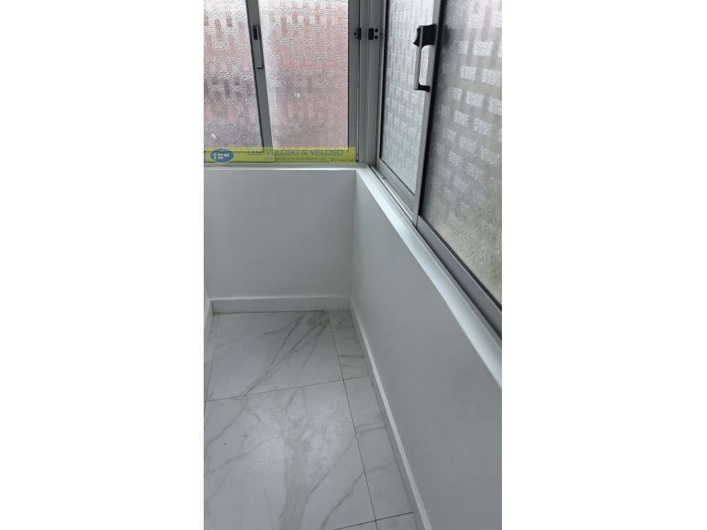 T2 Amadora REMODELADO, 2 frentes, 1 Marquise, 1 Varanda-11