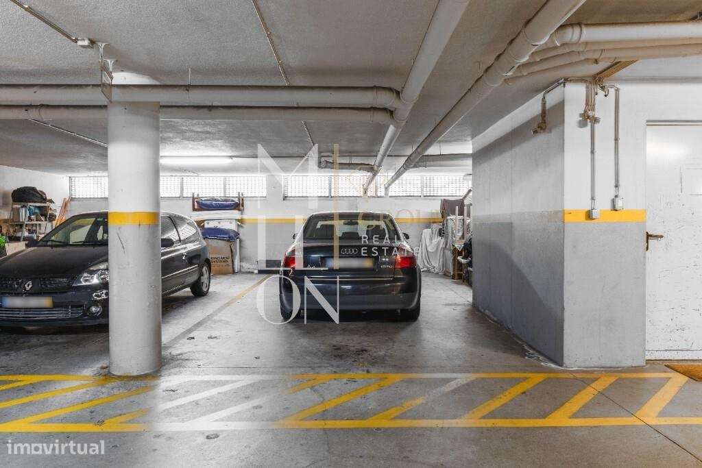 T2 com Suite, Varanda a Sul e Garagem Dupla a 10 min. do Hospital S. J-17