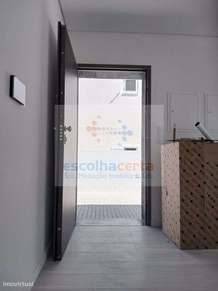 MORADIA TÉRREA T4 ISOLADA EM CONSTRUÇÃO - FERNÃO FERRO-21