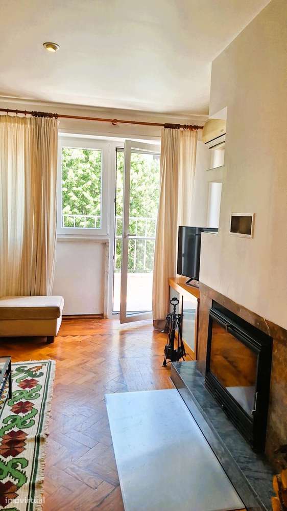 Apartamento T5 luminoso na Av. da Liberdade | Fundão-8