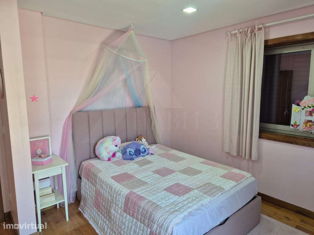 Moradia T4 com Suite, Jardim e Garagem - Centro de Ponte de Lima-3