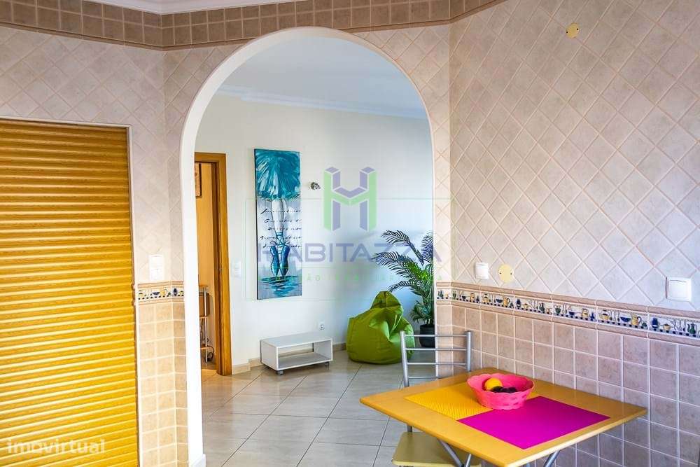 Apartamento T3 com piscina, lugar de garagem e arrecadação, no centro - Grande imagem: 5/34