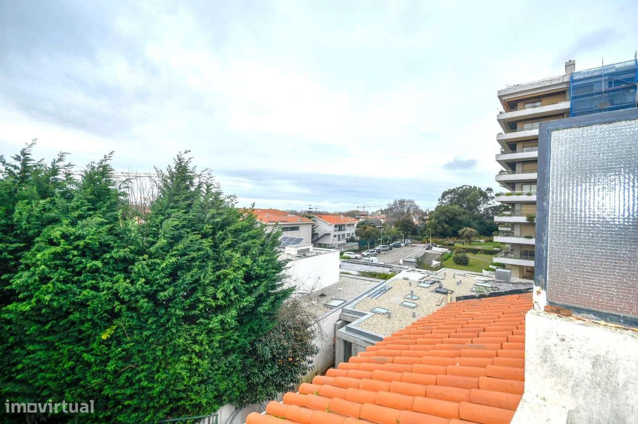 Moradia T7 na Foz | Jardim, Terraço, garagem e enorme potencial-11