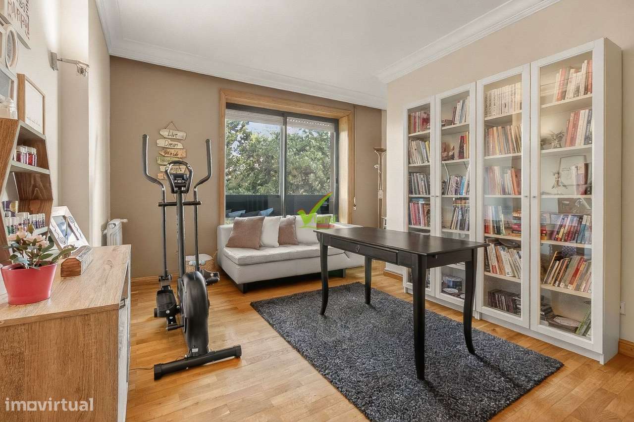 T. 4 com 3 lugares de garagem e arrumos - Centro da cidade da Maia-24