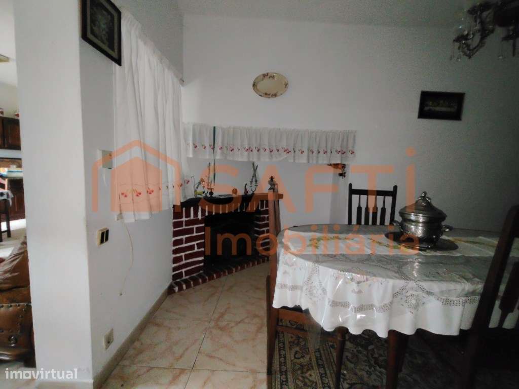 MORADIA T3 COM GARAGEM, TERRAÇO, ANEXOS E TERRENO. - Grande imagem: 5/42