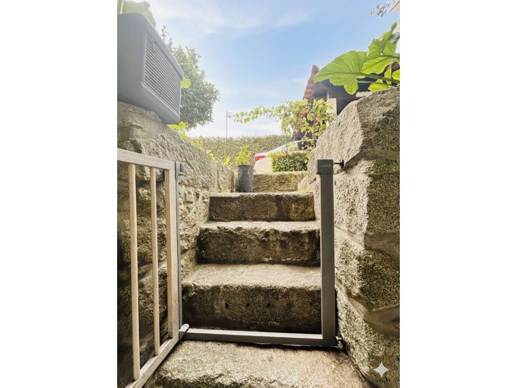 Moradia T3 + Escritório com Piscina em Vila Nova da Telha-22