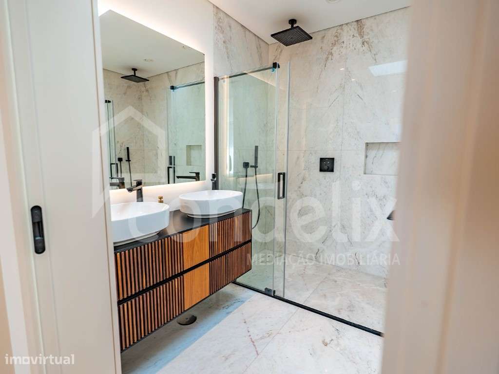 Moradia T5+1 nova com piscina em condomínio fechado de luxo no Estoril-34