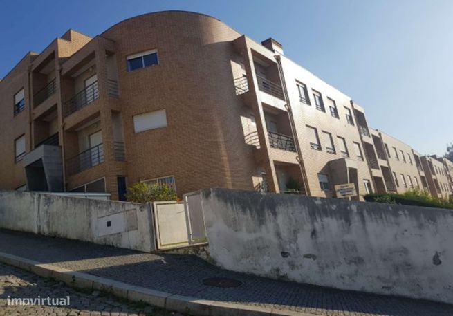 Apartamento T3 em Valbom-Gondomar com Varanda e Estacionamento-0