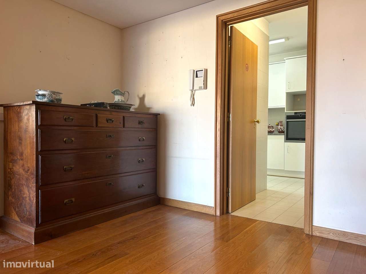 Apartamento T3 com Varanda junto à Praça do Império – Foz do Douro-8