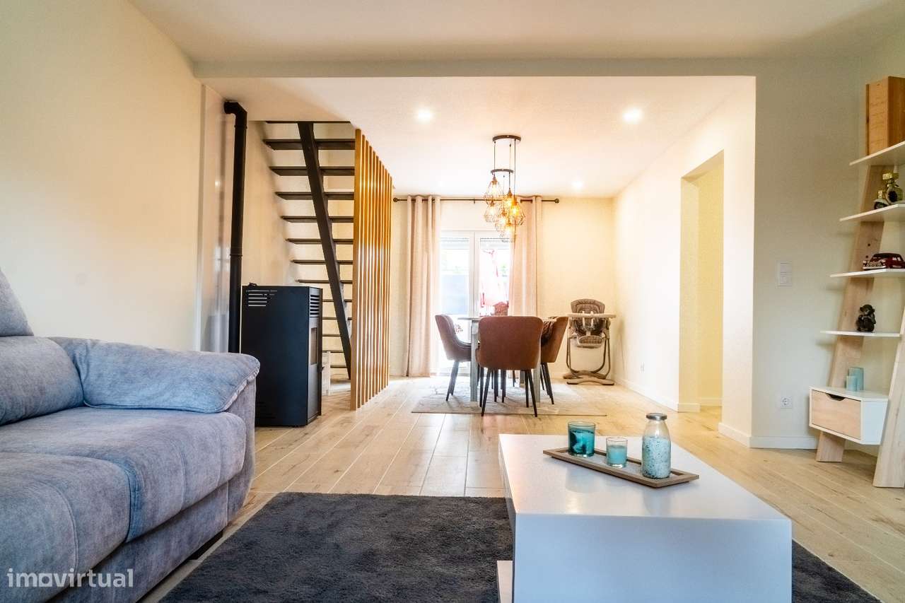 Moradia T5 na Quinta do Conde com sótão e garagem-2