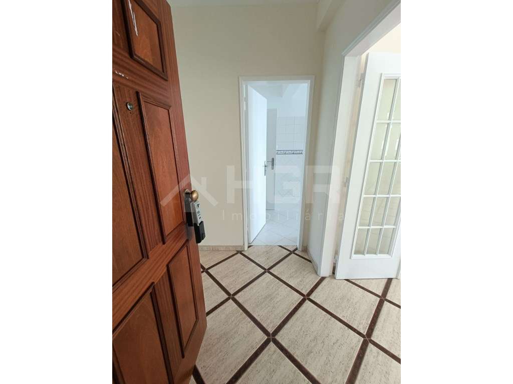 T2 | RENOVADO | BOAS ÁREAS | BOA LOCALIZAÇÃO | PAIO PIRES - Grande imagem: 5/30