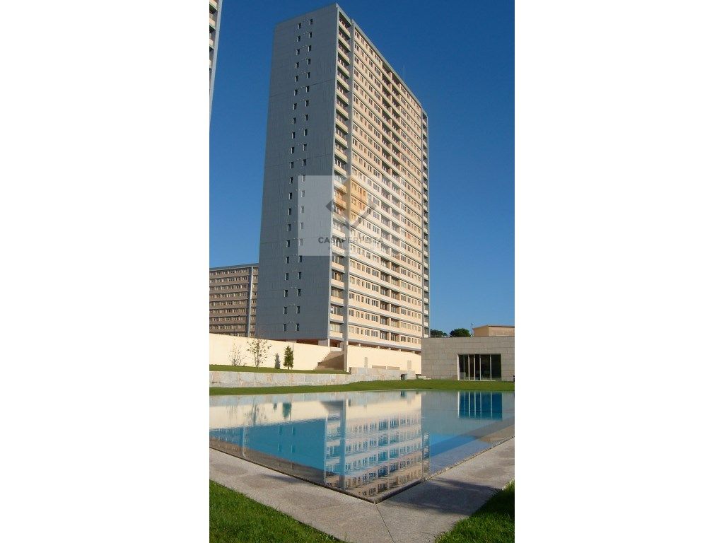 Apartamento T2 De Luxo com Piscina e lugar de Garagem-Leç...
