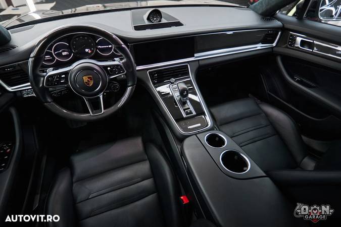 Porsche Panamera 4S - 16