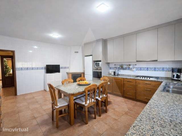 Moradia T4 localizada a 10 minutos do centros de Aveiro - Grande imagem: 2/38