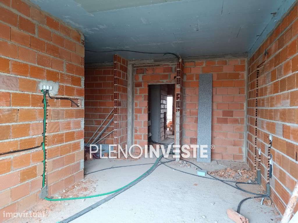 Moradia nova com piscina em Fernão Ferro-5