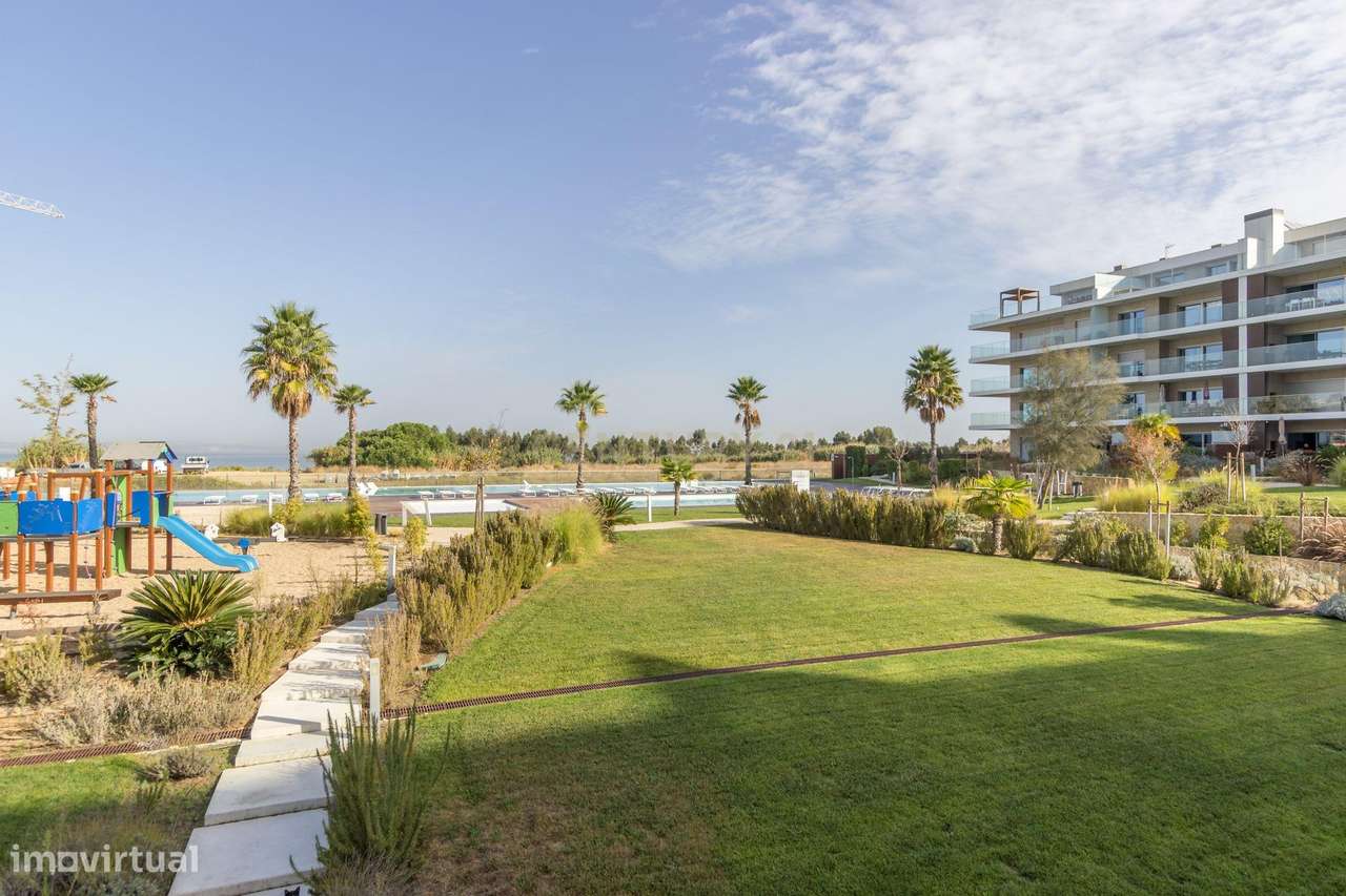 T4 em Condomínio Fechado com Vista Rio - Alcochete-9