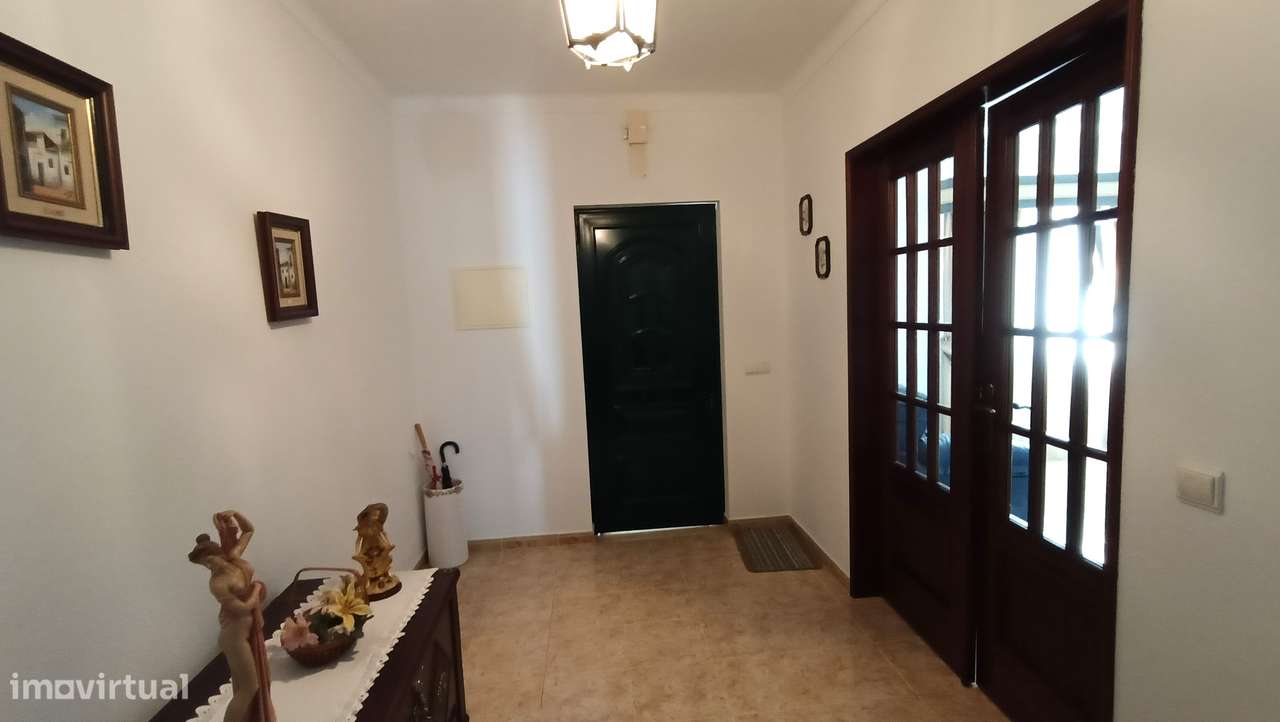 Moradia térrea isolada inserida em lote 2250 m2-11