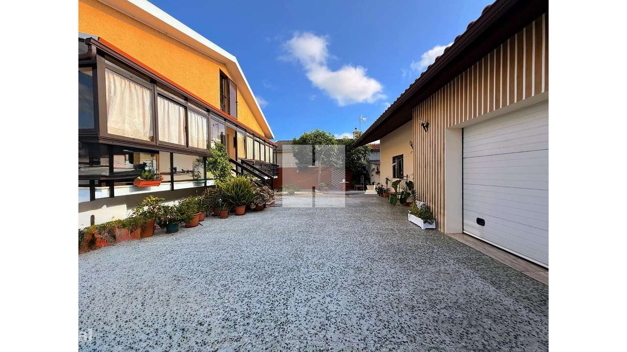 Moradia c/ Terreno e Jardim-5